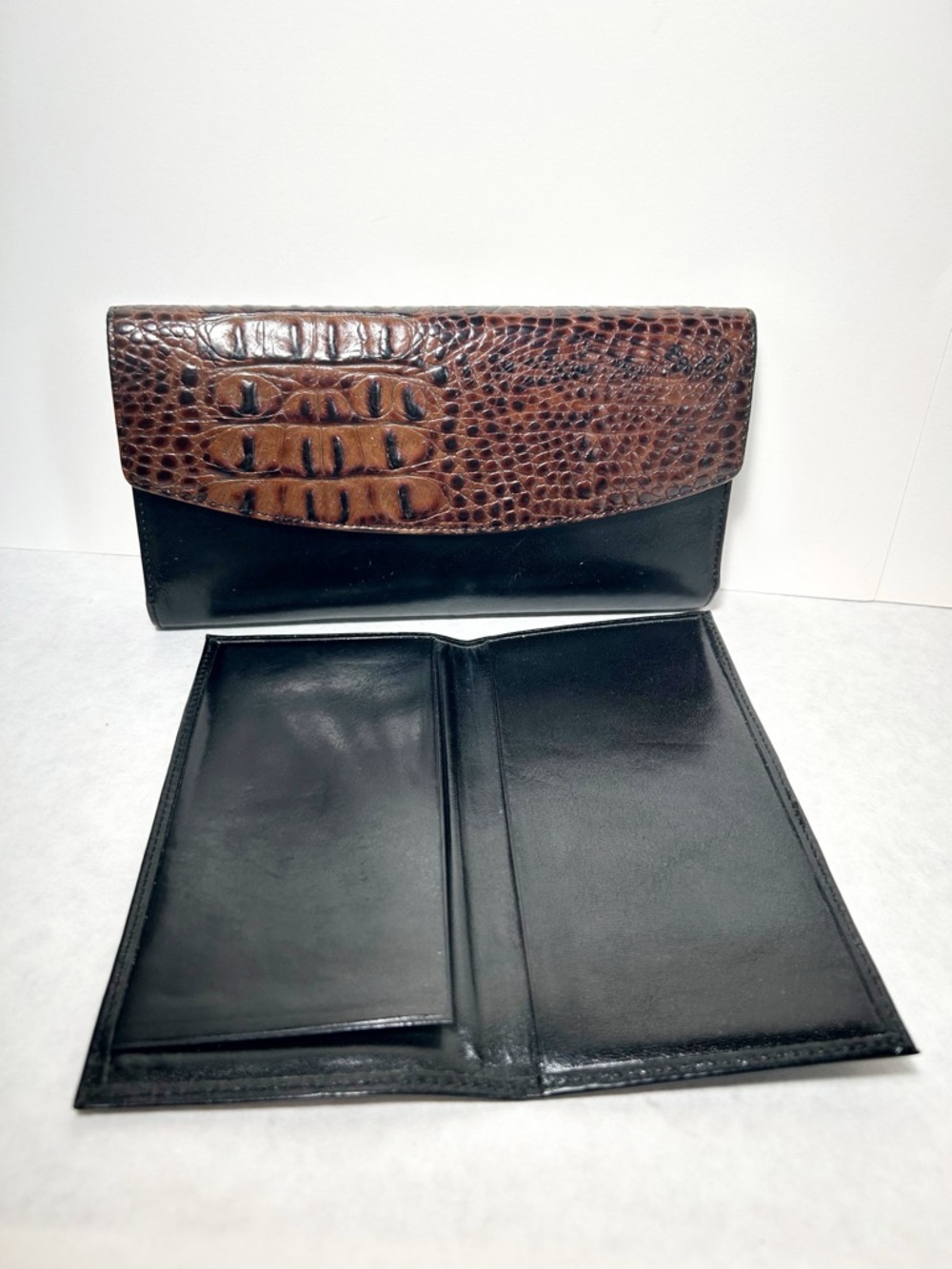 Brahmin Tuscan Two-tone Leather Tri-fold Checkbook Wallet w/Removable Cover EUC - Picture 3 of 15